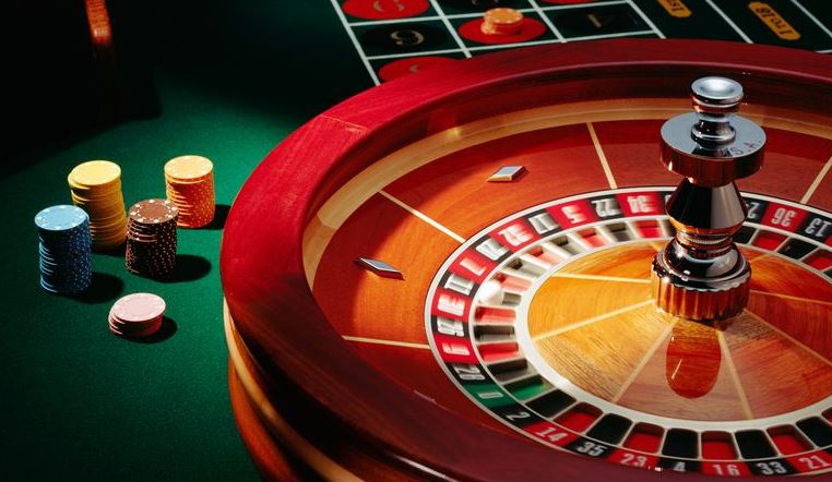 roulette de casino et jetons